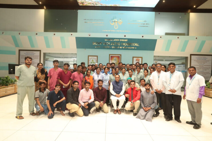 Vijaybhai-Rupani-1-740x493